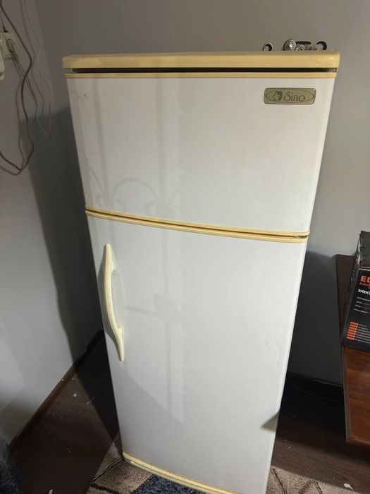 Холодильник Sino в рабочем состоянии