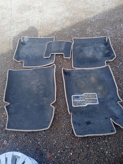 Калпаки на 16 от Камри