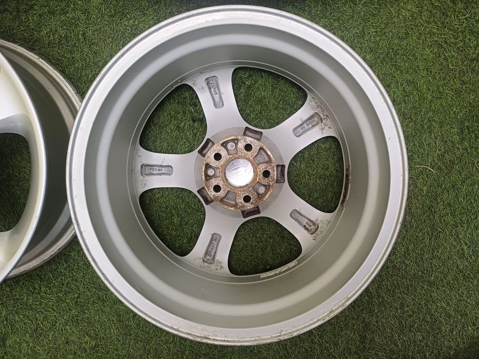 Диски R17 5x100 на Subaru.