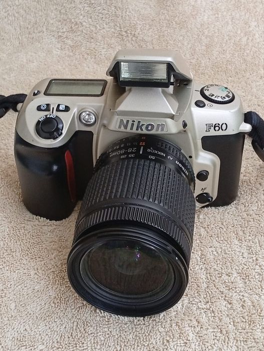 Aparat foto Nikon F 60