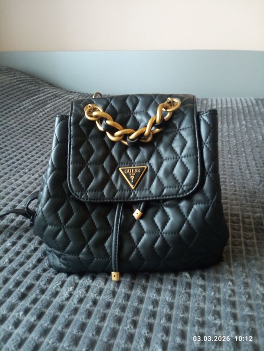 Оригинална раничка Guess