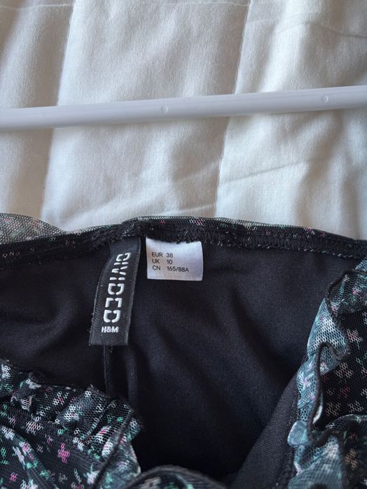 Мини черна рокля на цветя H&M + подарък