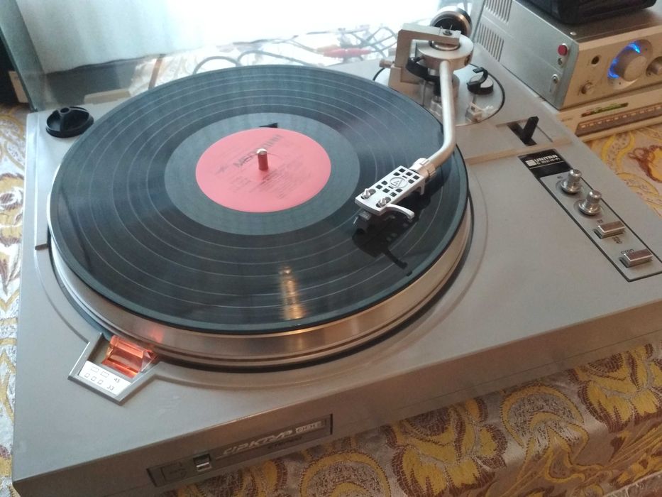 проигрыватель Арктур -006 +усилитель Панасоник с колонками!