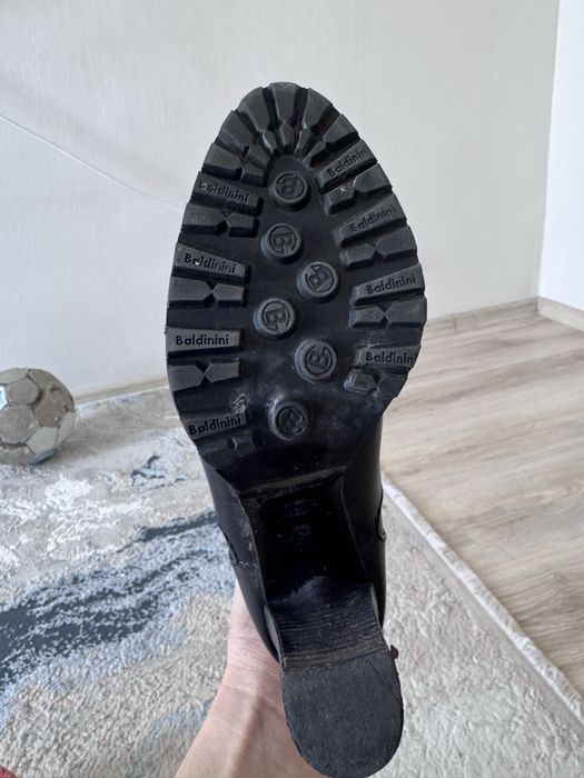 Продам женские  сапожки