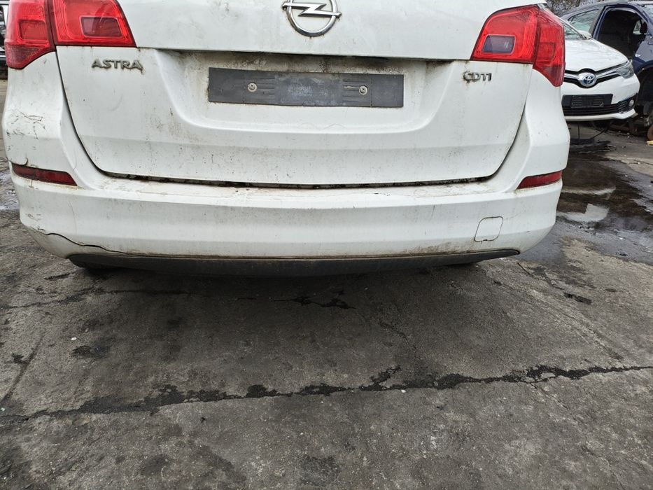 Задна броня за Opel Astra J комби