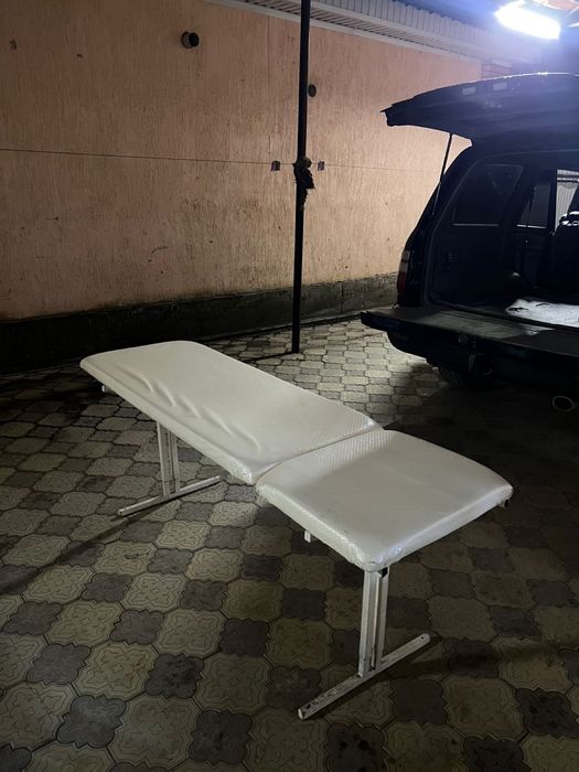 Кушетка продам .