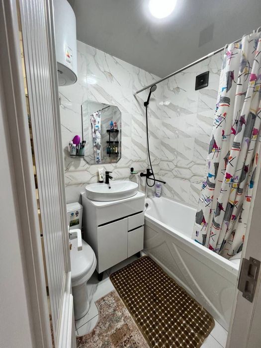 Продаётся 1 ком на ОКТЯБРЕ