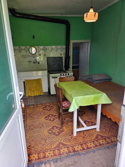 Поддържан имот в подножието на Балкана – 960 кв.м. двор, кладенец и канализация