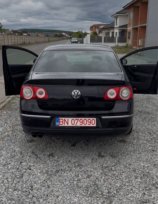 Momentan masina are numere negre Vw passat 2.0l 140 cp , cutie automata , dotari full tot ce se putea pune pana la anuk ei
