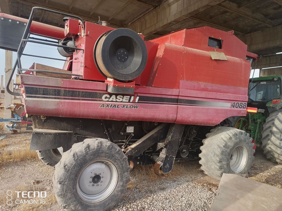 Комбайн CASE  сотилади