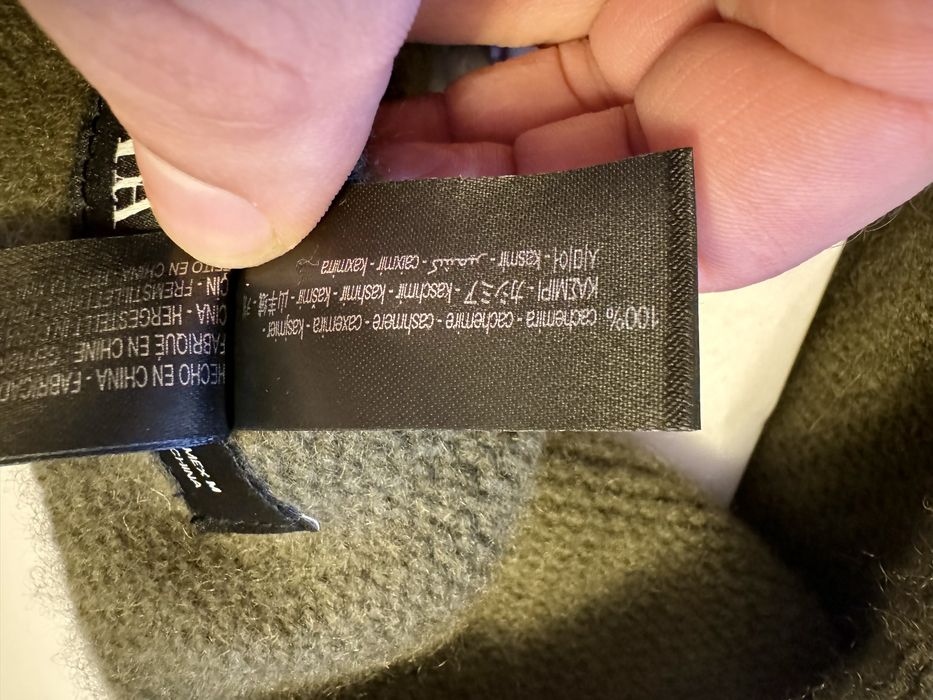 Set de caciula + sosete  din casmir  - nou -  zara