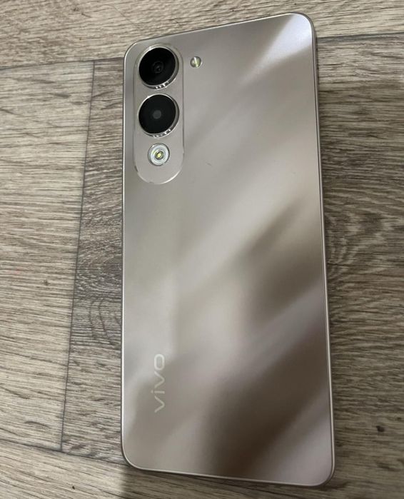 Vivo Y04 оригинал, мощний сеть. для использований,для игры хороший