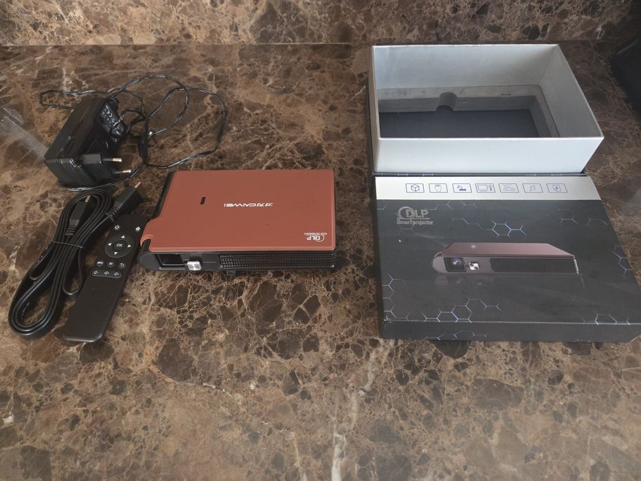 Продавам Преносим проектор
