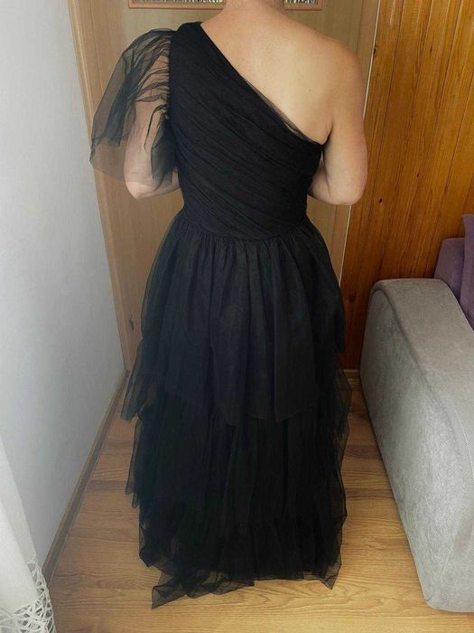 Rochie, pantaloni si pantofi dama (detalii in text)