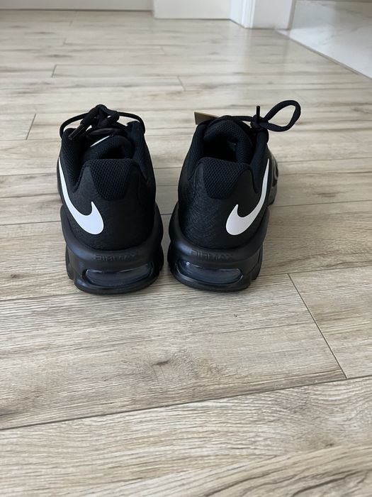 Продаю новые кроссы .