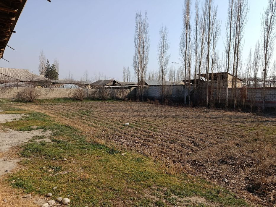 Toshloq tumaniga yaqin joyda yer uchastkasi sotiladi