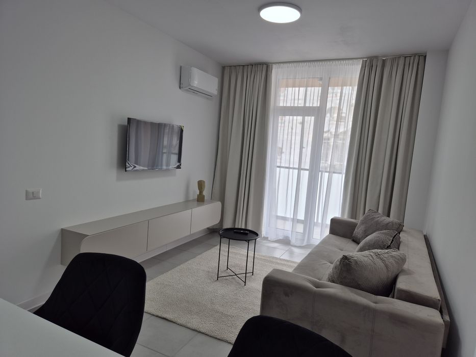 Proprietar inchiriez apartament si loc parcare campeador Torontalului Metro