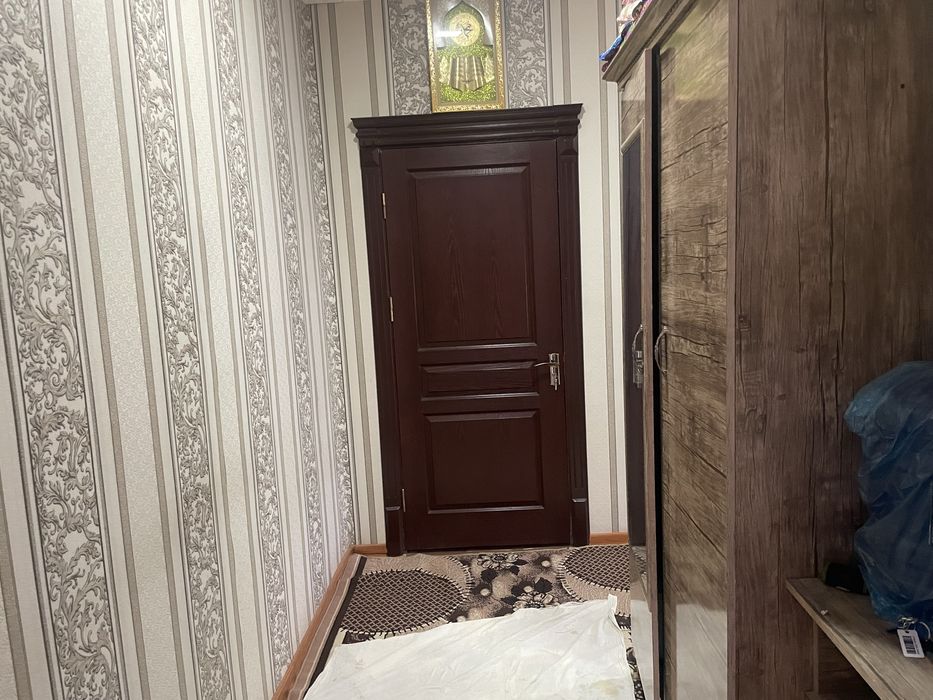 Navoiy shahar vasxod 1- maktab yonida yangi qurilgan uy sotiladi