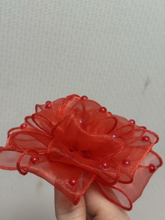 Красный бантик ручная работа