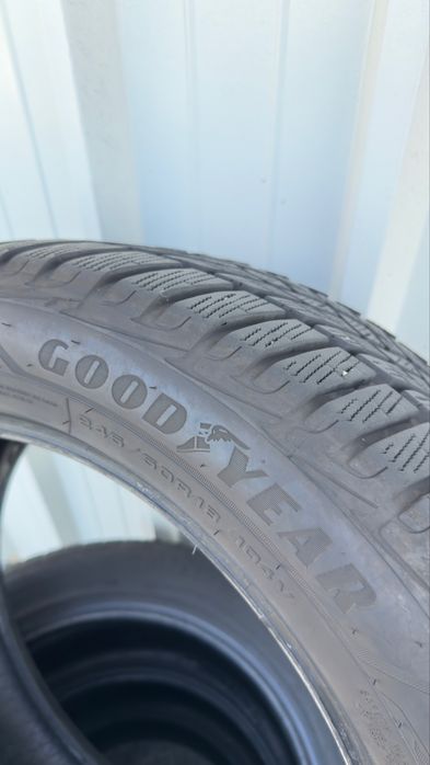 Зимни гуми 245/50 18” Good Year
