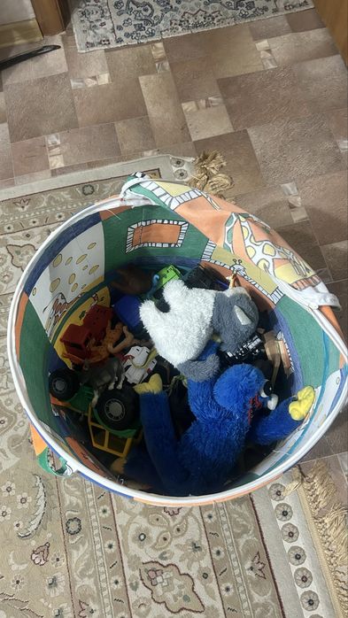 Ойыншықтар сатылады