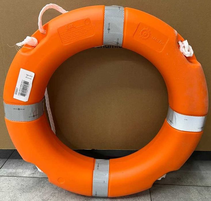 Спасательный круг для бассейнов