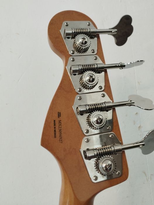 Продам Fender jazz bass