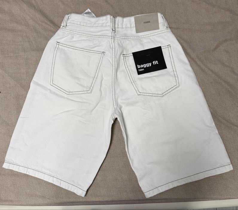 Pantaloni scurți noi cu etichetă mărimea S