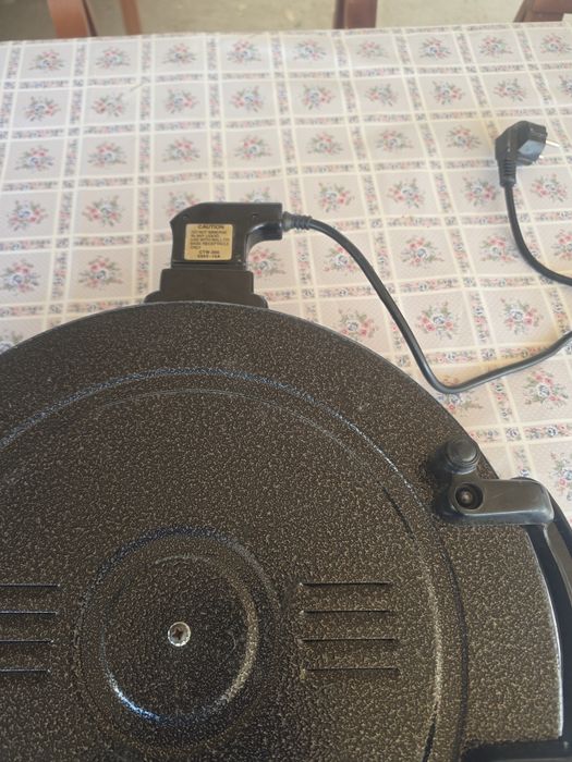 Tigae electrica cu capac de sticla