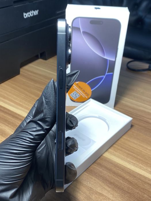 iPhone 16 Pro Max • 256 GB • Black Titanium