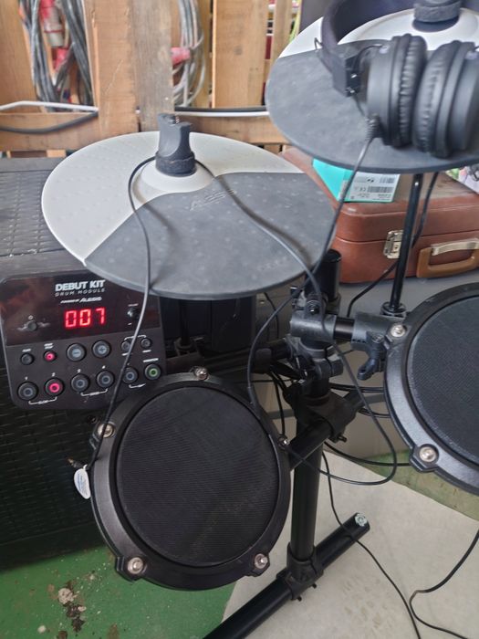 Alesis debut kit
