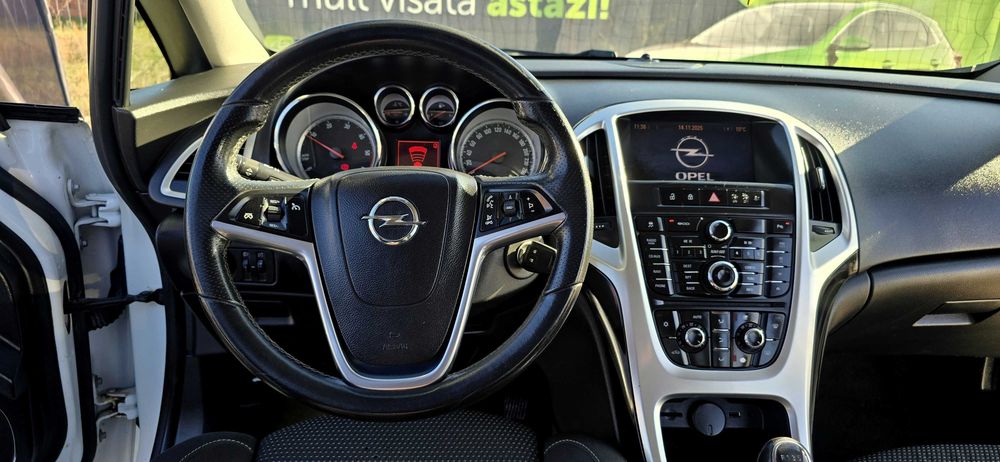 Opel Astra J an 2012 motor 1700 cm3 diesel euro 5 aer conditionat carte service