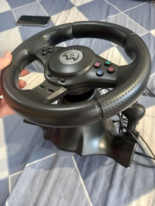 Руль игровой в отличном состоянии