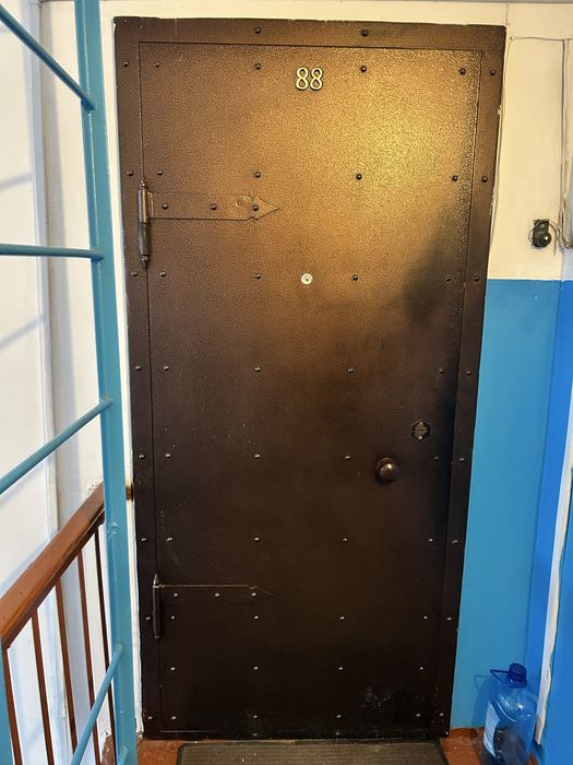 Продам входную дверь