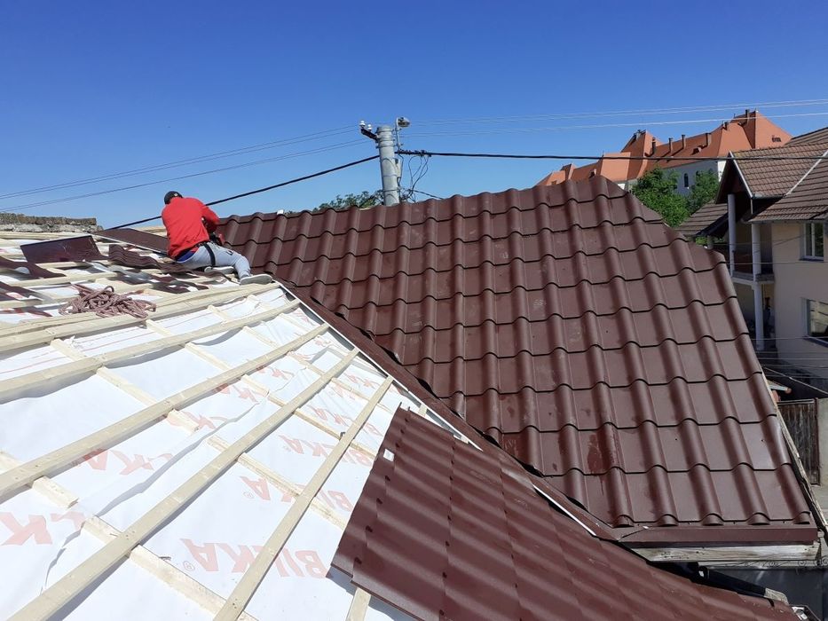 Meseriași acoperișuri dulgherie montaj tabla cu material inclus intre  50/80 lei mp2 reparati acoperișuri urgente 24/7 sună azi pentru oferta