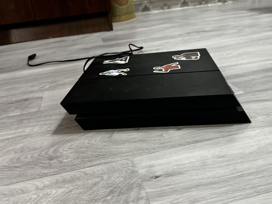 Ps4…………………………………