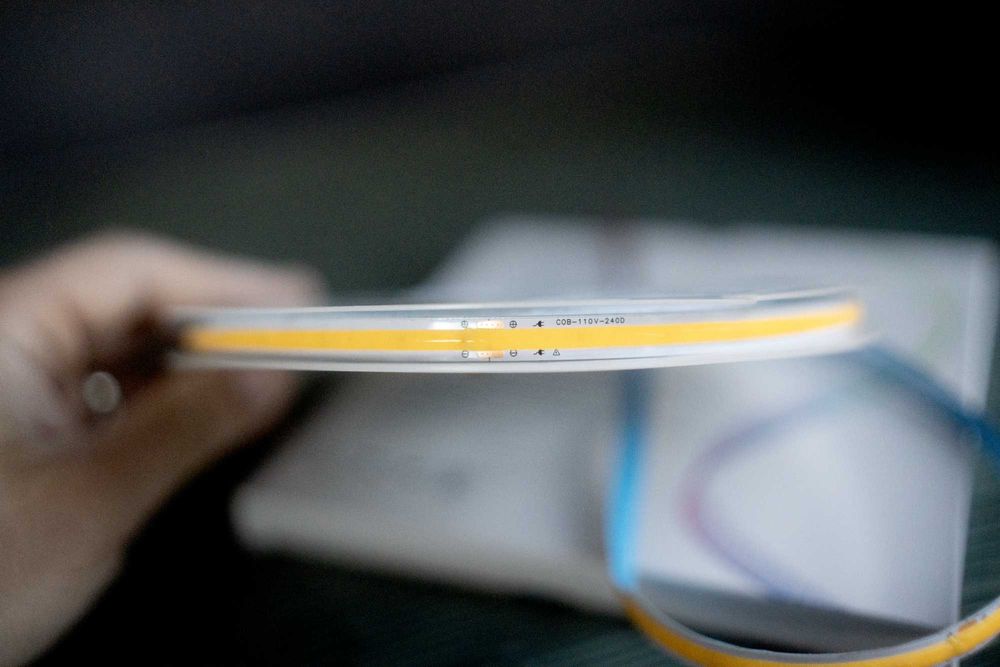 Bandă LED COB 110V 3000K 10W – 100m, lumină continuă, 9 lei/m