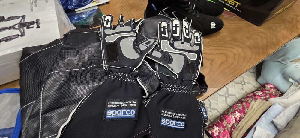 Продаётся Sparco экипировка