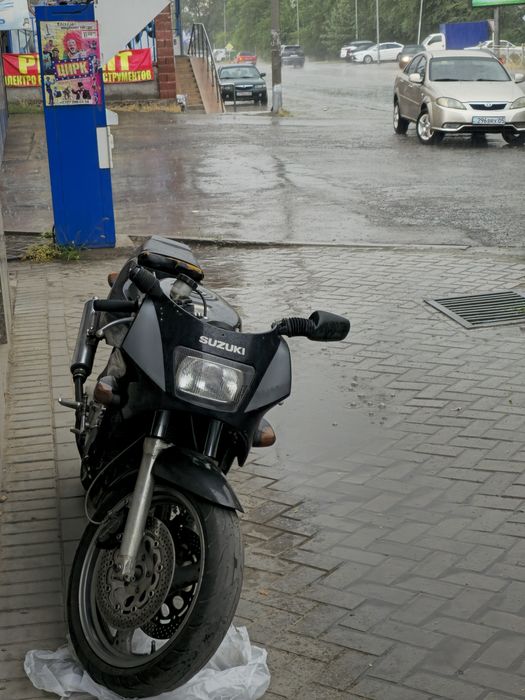 Продам Suzuki RGV250 VJ21 E