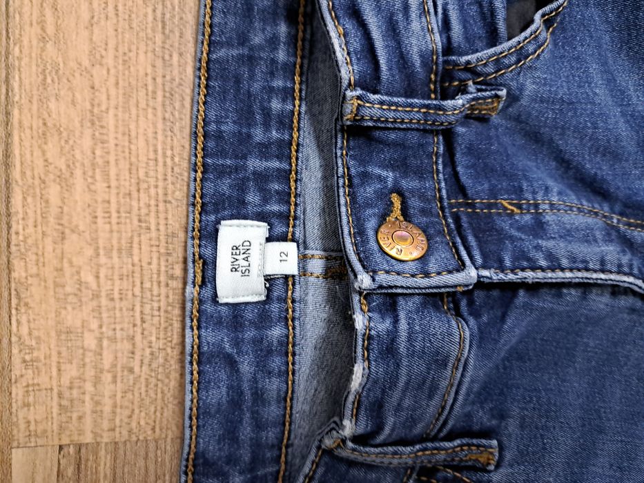Blugi cu talie înaltă, mărime 38. RIVER ISLAND