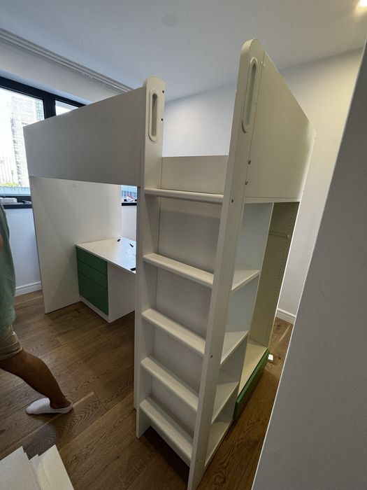 Vand pat supraetajat cu birou (3 sertare) Smastad Ikea