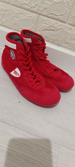 Боксқа арналған перчатка, шлем, киімі, барсовкі,бинт  сатылады