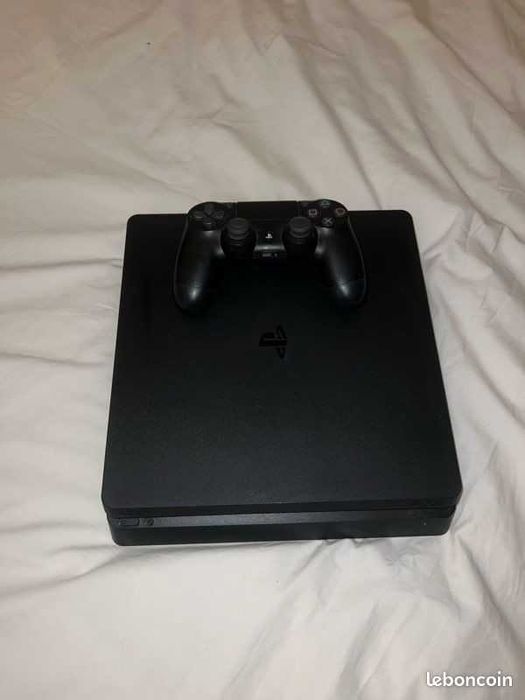PS4 slim модел с игри като нов