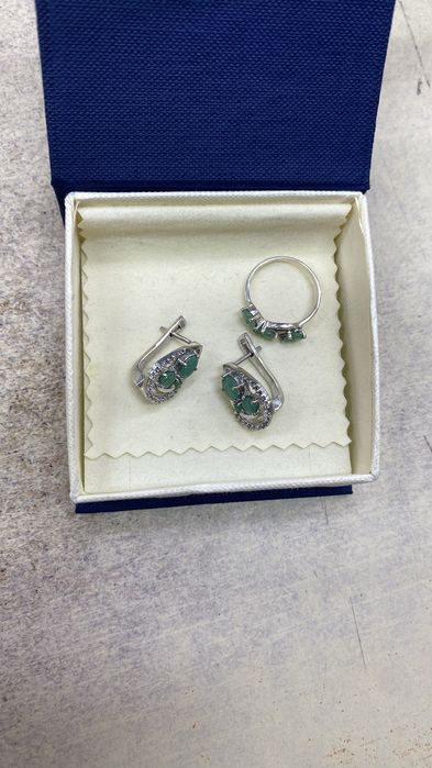 Набор с изумрудами