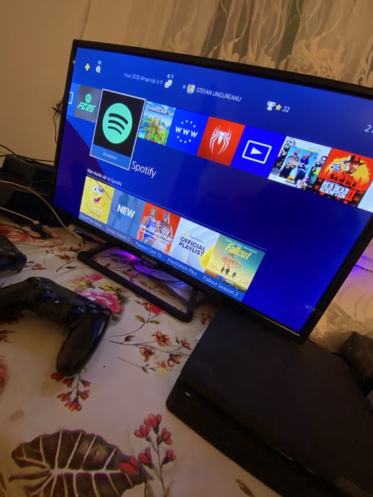 Vand ps 4 slim full box plus jocuri