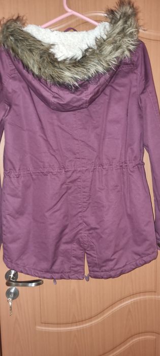 Тъмно червена парка