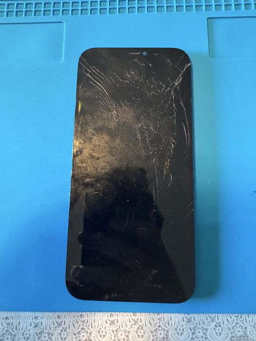 Vand diferite piese de telefoane