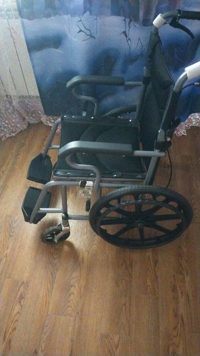 Продам инвалидную коляску,
