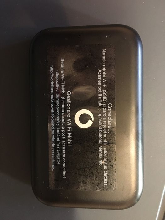 Router mobil Wi-Fi R215