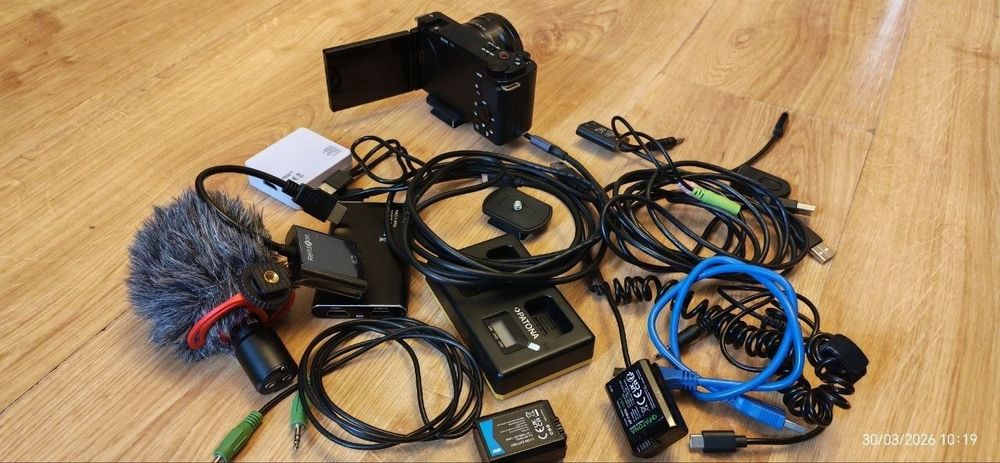 Sony ZV-E10 Kit 16-50mm — Ideal holatda, hamma narsasi bor